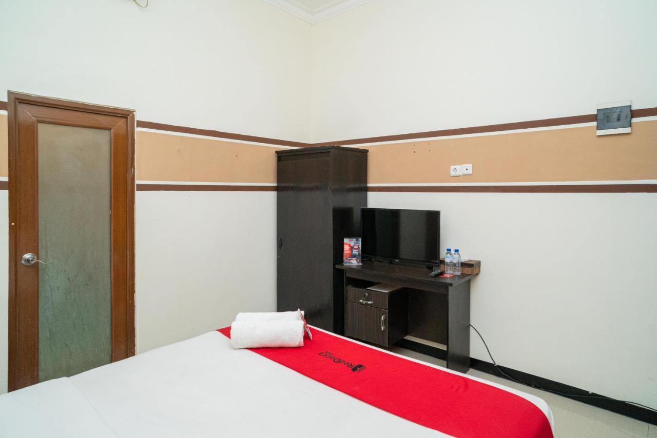 เรดดอร์ซ ชาเรียะฮ์ เนียร์ มาร์เวล ซิตี้มอลล์ 2 Hotel สุราบายา ภายนอก รูปภาพ