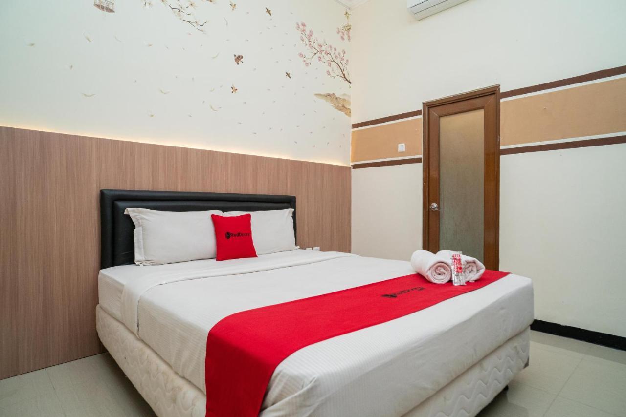 เรดดอร์ซ ชาเรียะฮ์ เนียร์ มาร์เวล ซิตี้มอลล์ 2 Hotel สุราบายา ภายนอก รูปภาพ