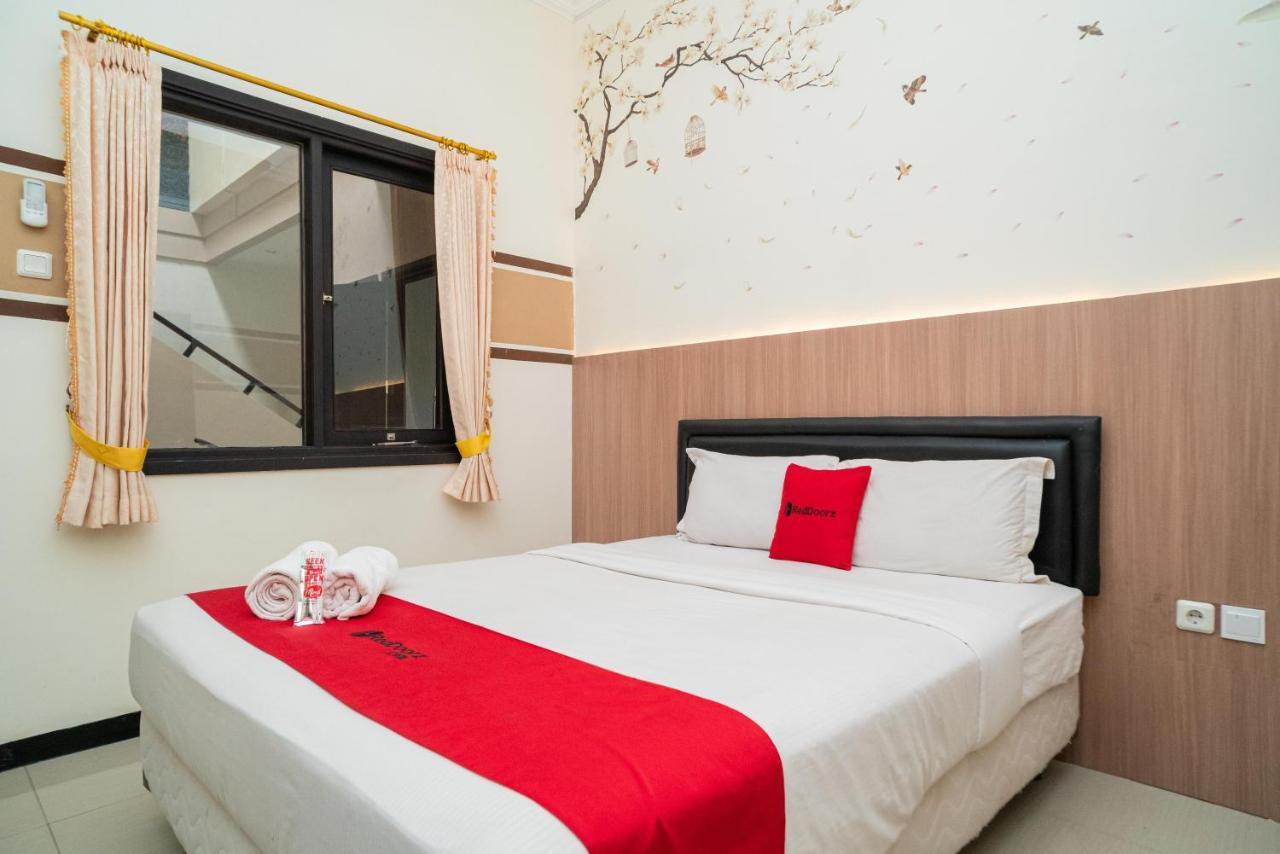 เรดดอร์ซ ชาเรียะฮ์ เนียร์ มาร์เวล ซิตี้มอลล์ 2 Hotel สุราบายา ภายนอก รูปภาพ