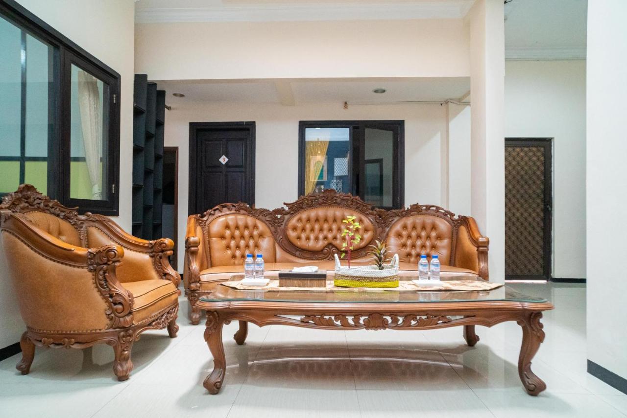 เรดดอร์ซ ชาเรียะฮ์ เนียร์ มาร์เวล ซิตี้มอลล์ 2 Hotel สุราบายา ภายนอก รูปภาพ